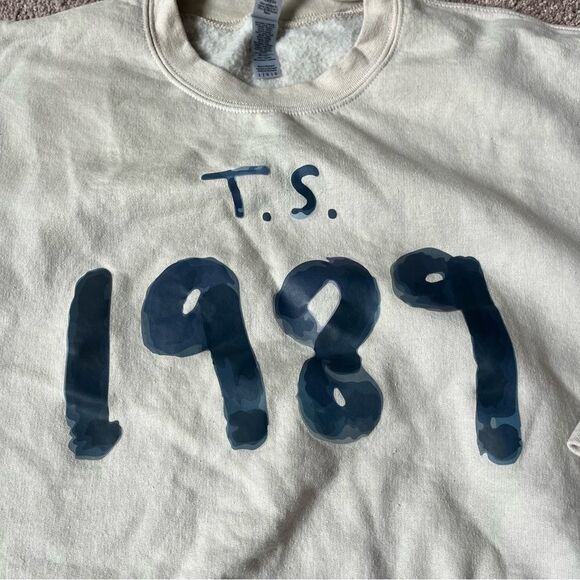 Taylor Swift 1989 Women's Large Crewneck Sweatshirt - Picture 2 of 8